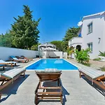 Apartments Crno